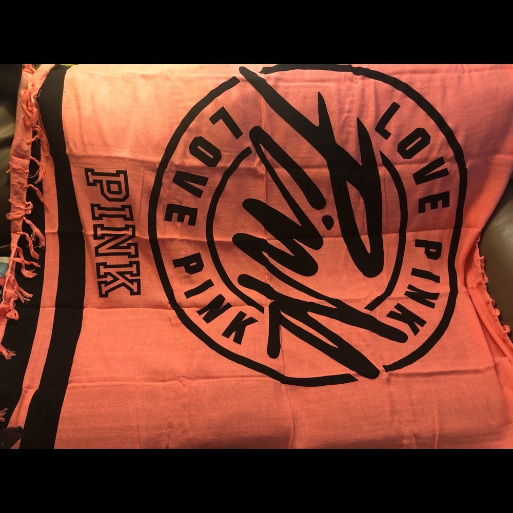 brand new vs pink blanket